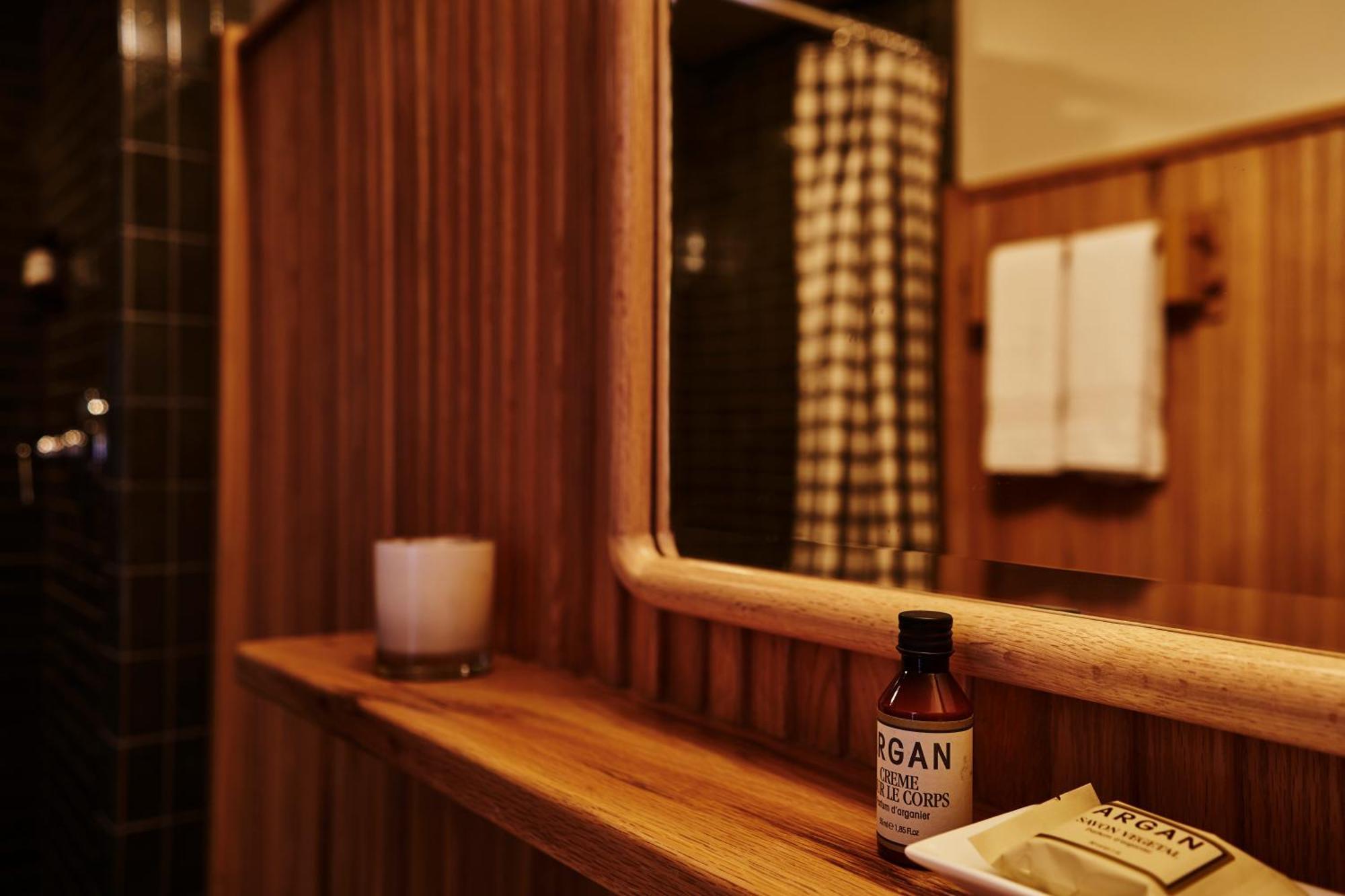 Habitación Three's Company